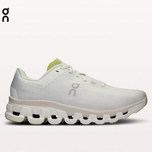 On Cloudflow 4 size 9.5